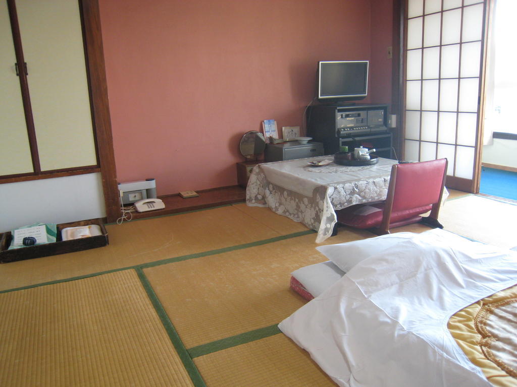 Kajiya Ryokan Futtsu Zimmer foto